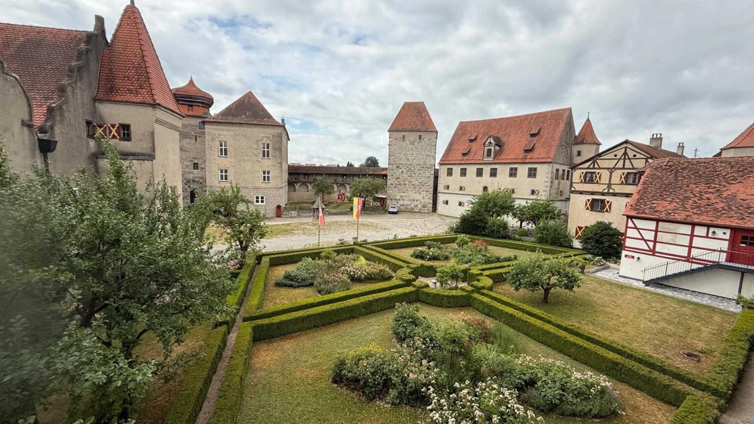 Ptd 0003 Der Burghof 1536x864