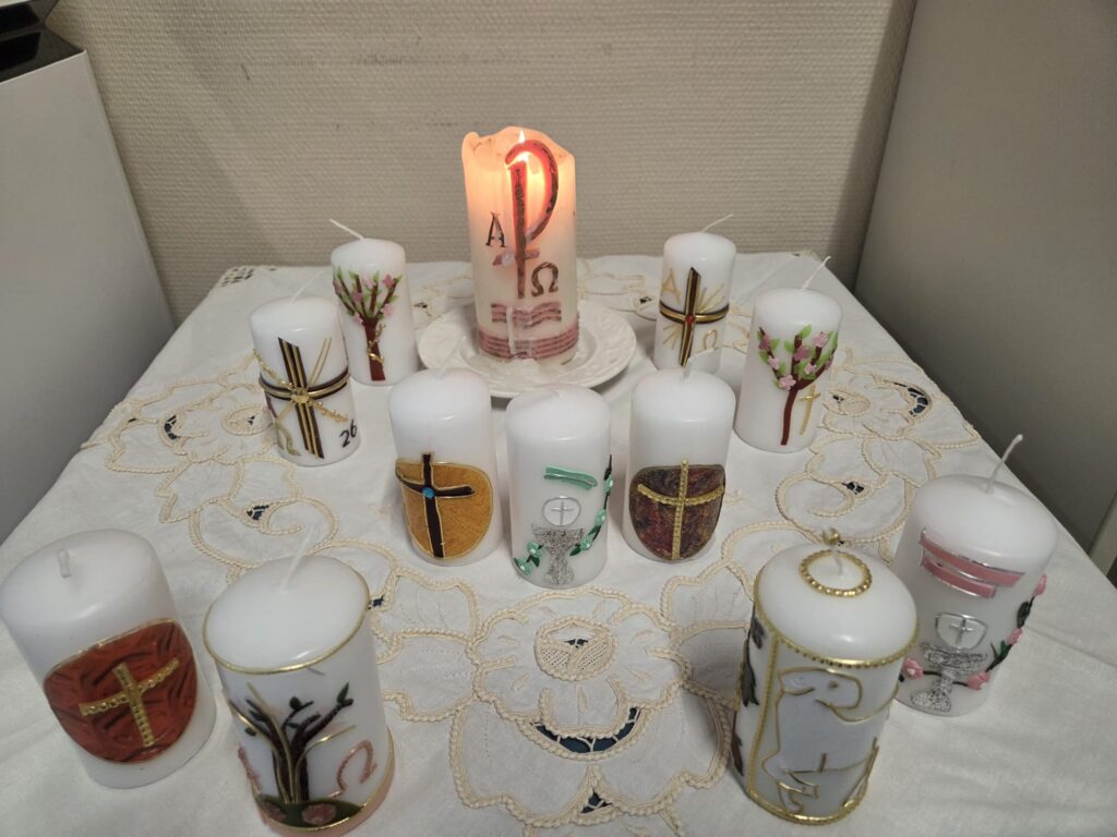 Osterkerzen der Klasse 4a