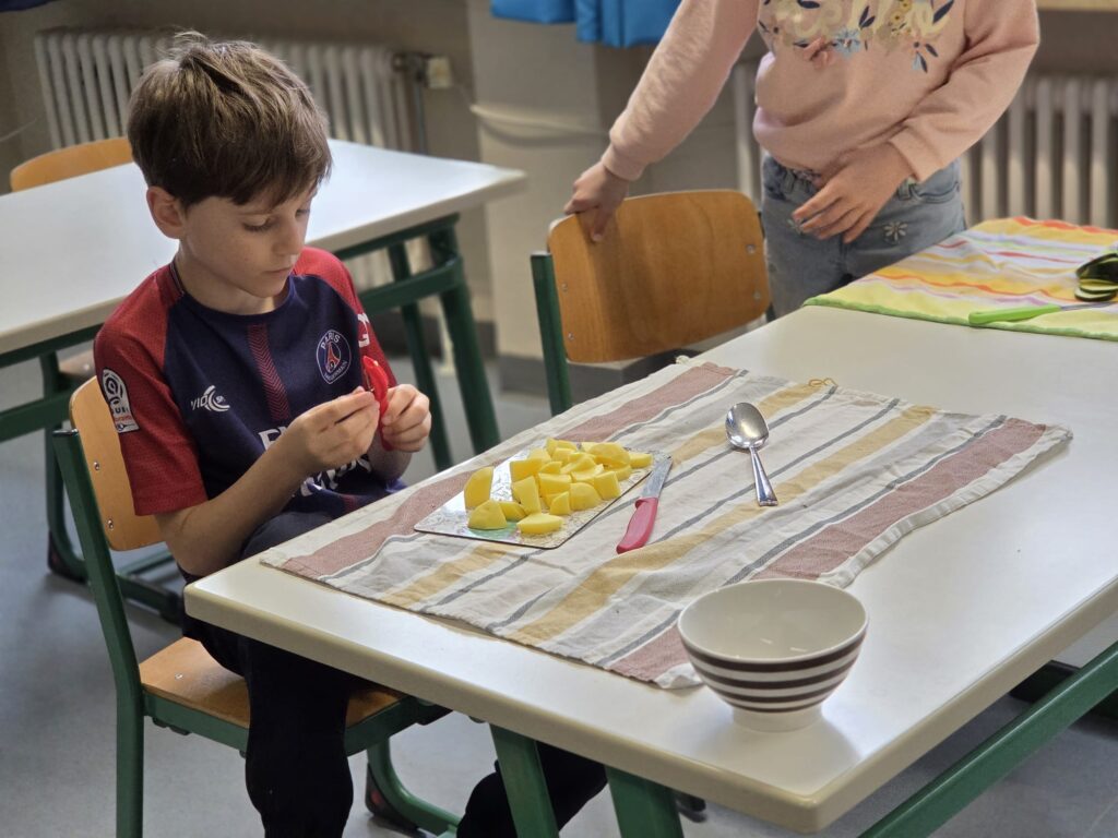 Wir schneiden Gemüse